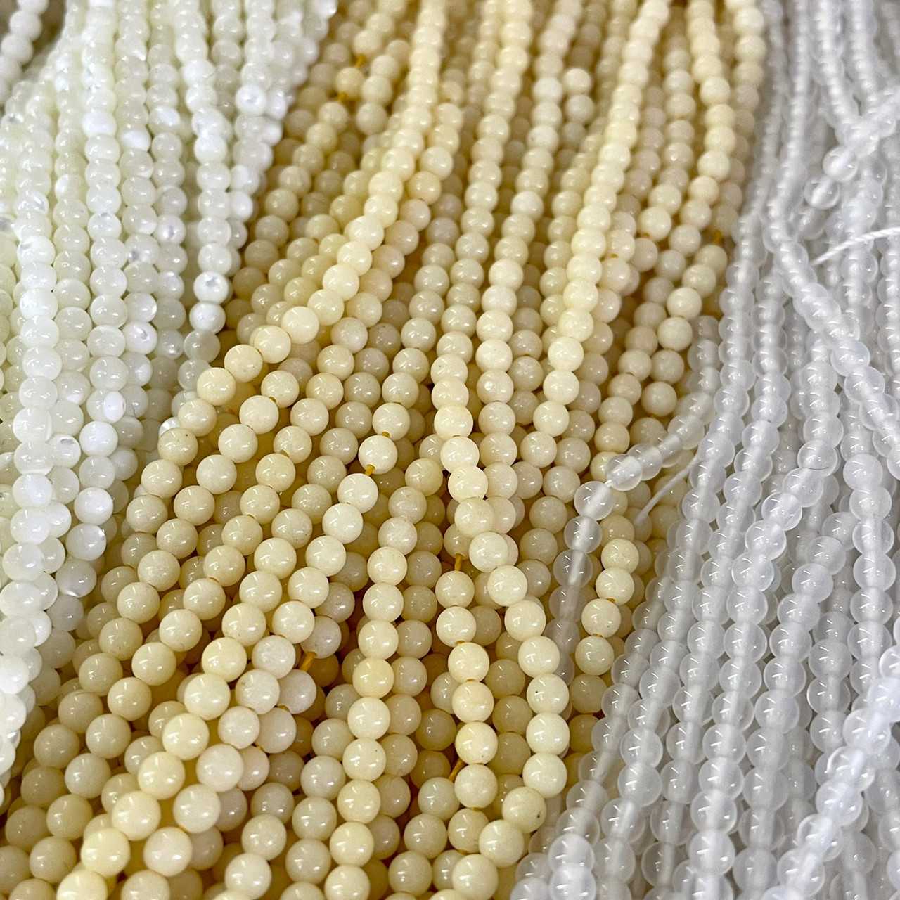 หยกน้ำผึ้ง สีอ่อน (Soft colors Honey Jade) 3 mm ทรงกลม เส้นยาว