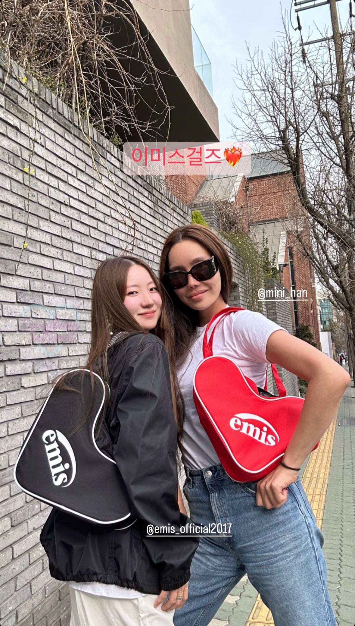 (พร้อมส่ง) EMIS Curvy Shoulder Bag แบรนด์เกาหลี🇰🇷