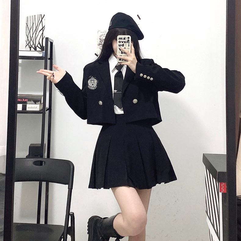 พร้อมส่ง🖤[F4]เซ็ตเสื้อครอปสูท+กระโปรง