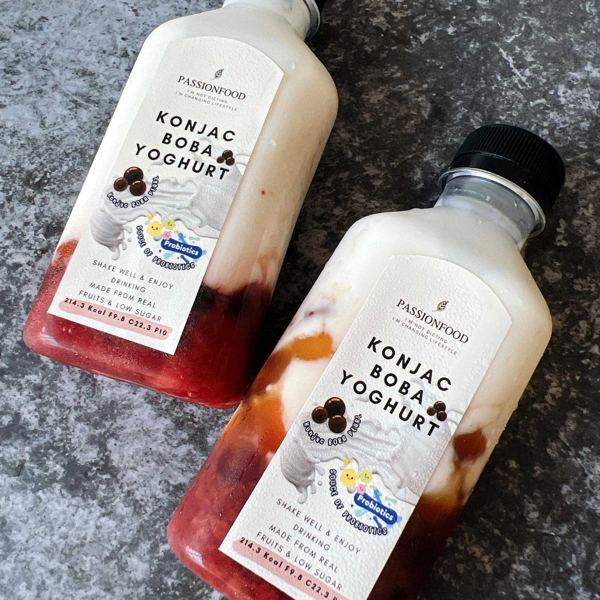 (รสสตรอเบอร์รี่) โยเกิร์ตเขย่าดื่มผสมบุกไข่มุก Shaken Yoghurt Boba Drink