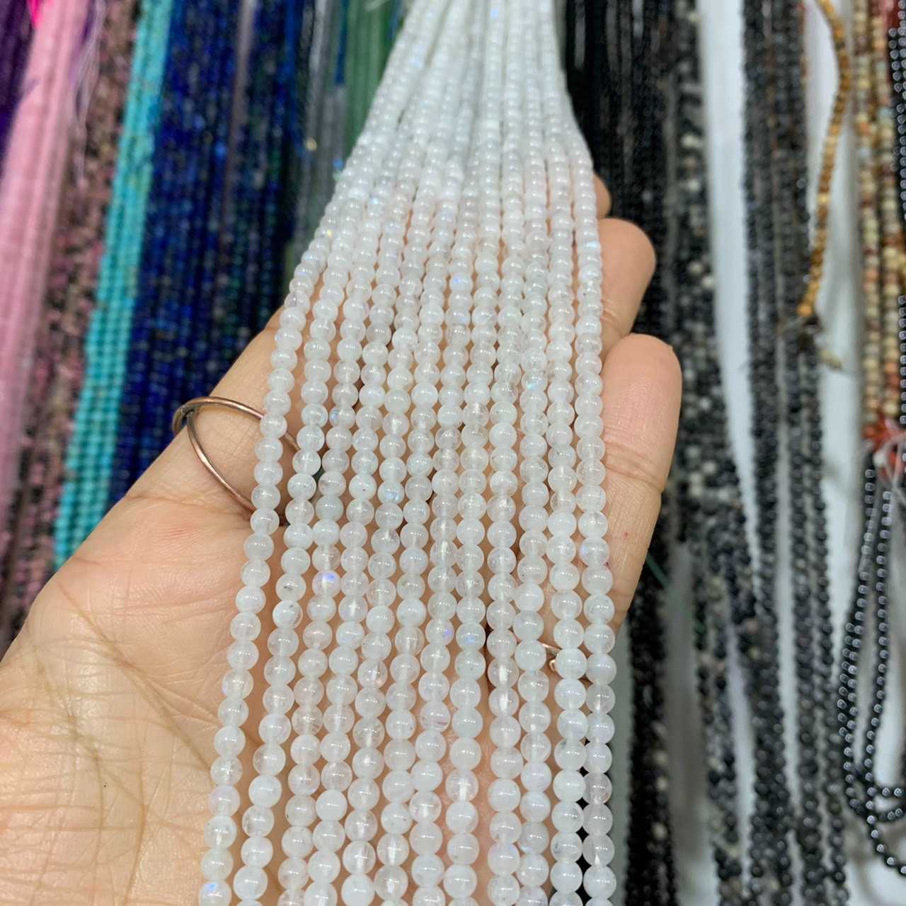 มูนสโตน (Moonstone) 3 mm ทรงกลม เส้นยาว