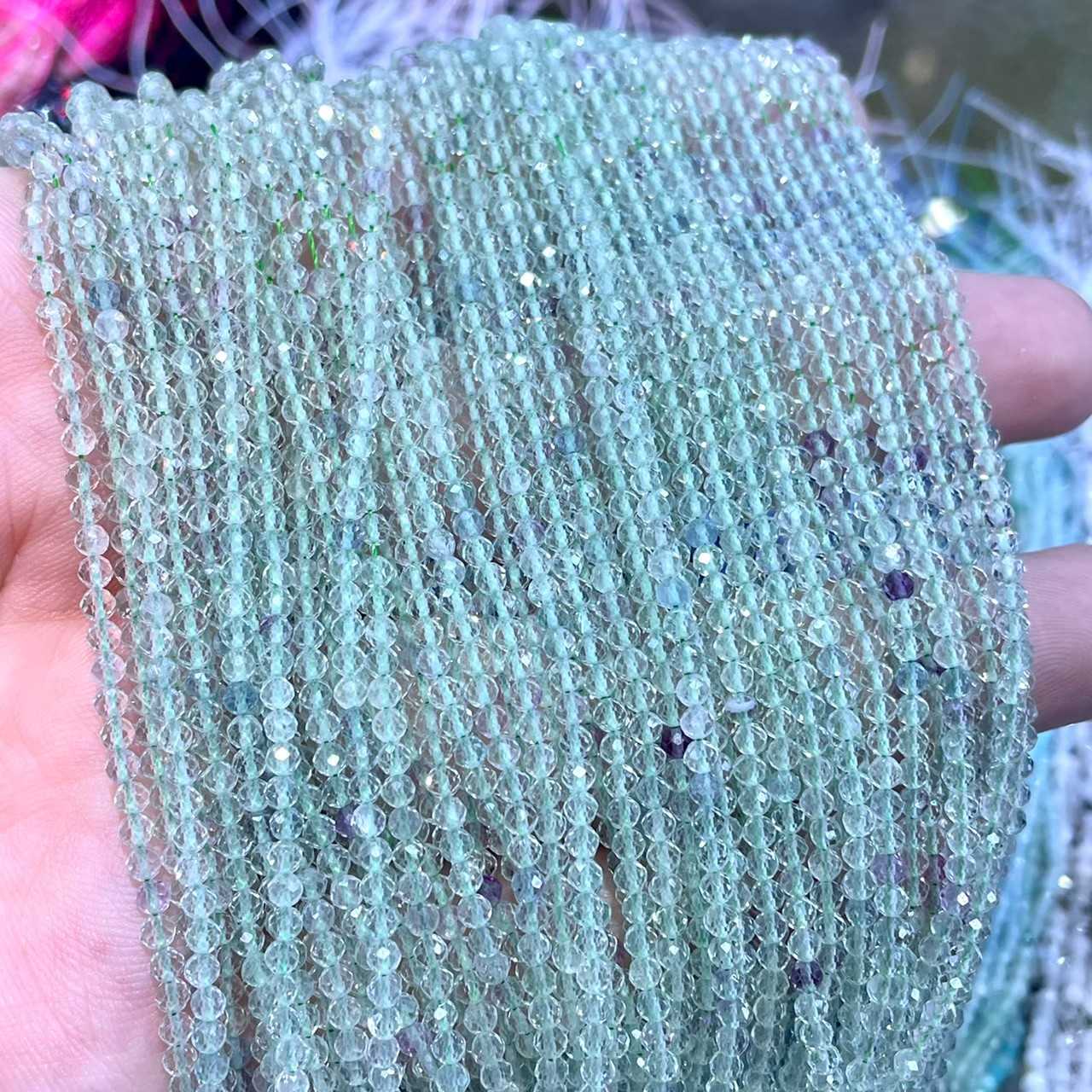 ฟลูออไรต์ โทนเขียว (Green Fluorite) 2 mm เจียเหลี่ยม เส้นยาว