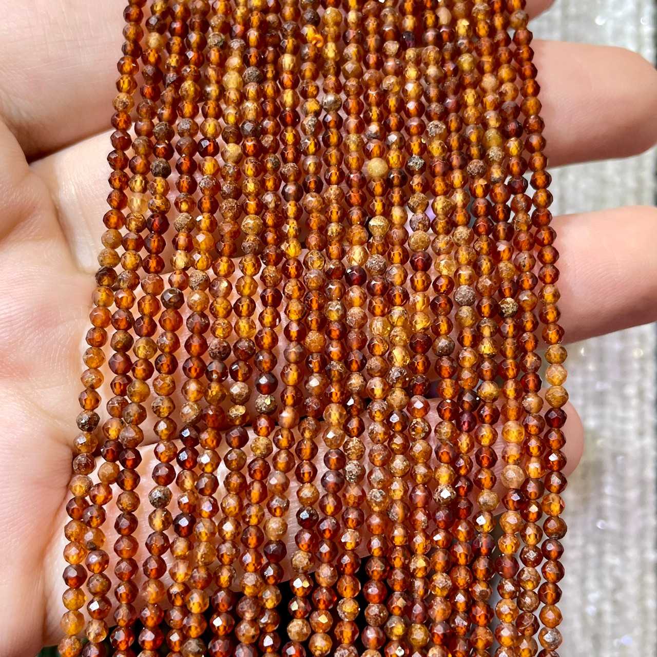 โกเมน สีเหลือง (Yellow Garnet) 2 mm เจียเหลี่ยม เส้่นยาว