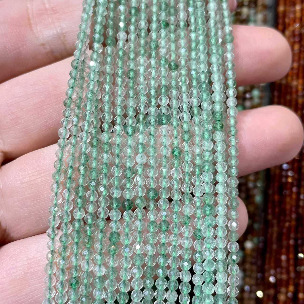 สตรอเบอรี่ควอตส์ สีเขียว (Green Strawberry Quartz) 2 mm เจียเหลี่ยม เส้นยาว