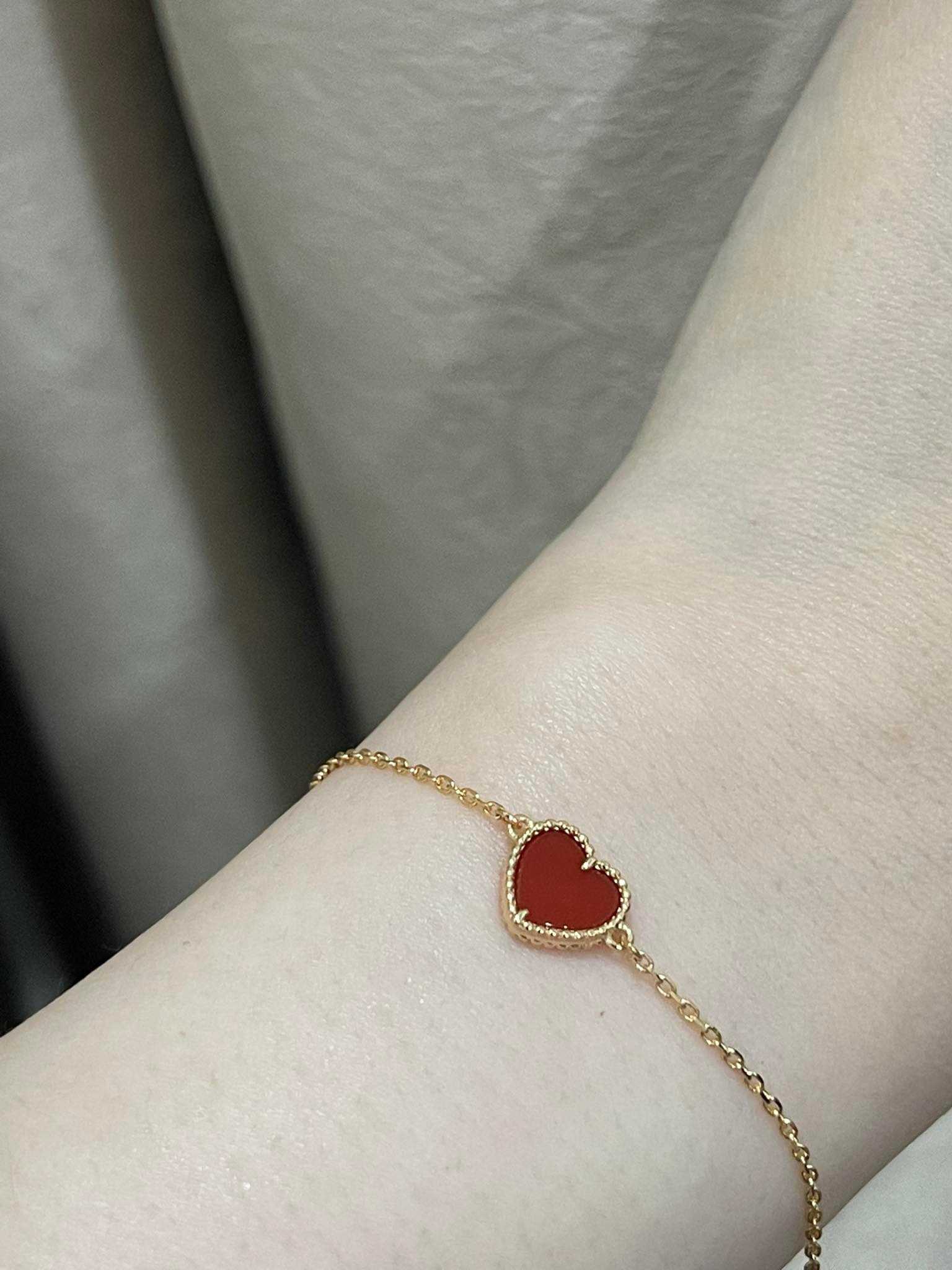 heart bracelet กำไลเส้นแดง