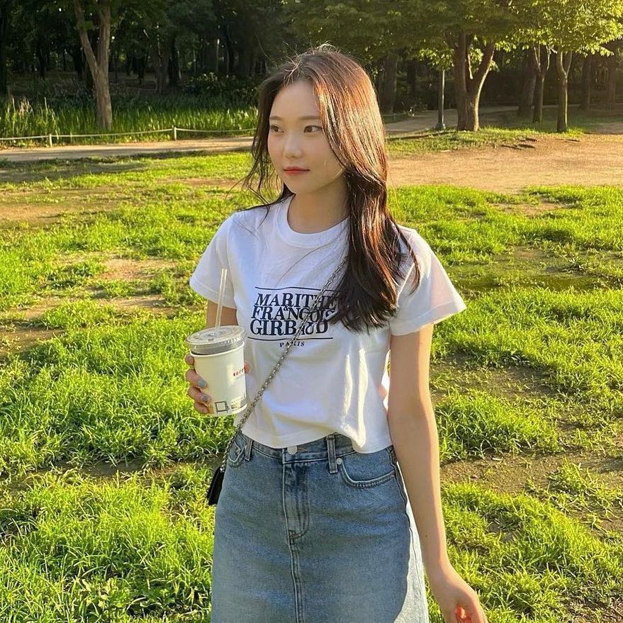 พร้อมส่ง Marithe W Classic Logo Crop Tee