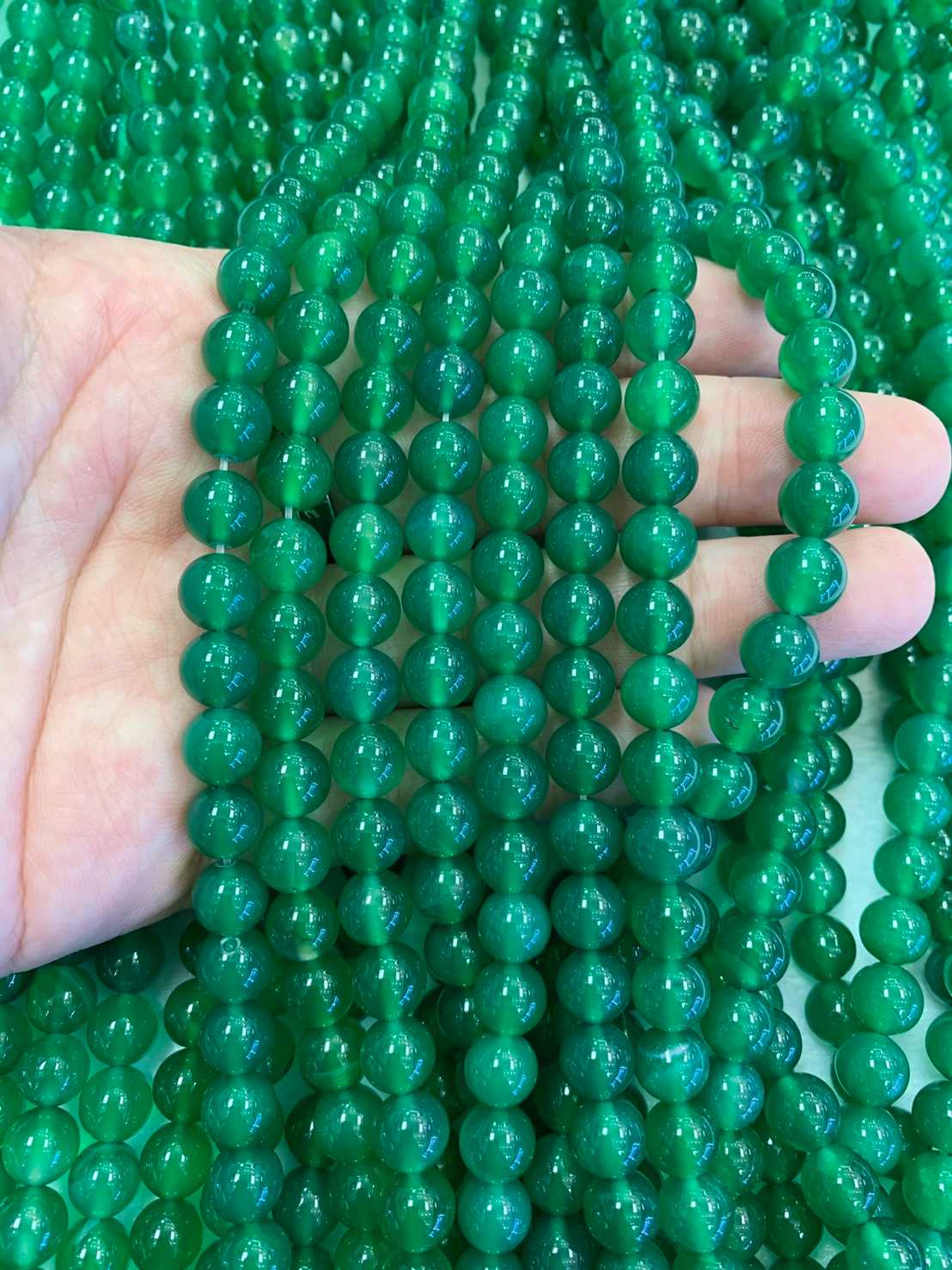 คาซิโดนี สีเขียว (Green Chalcedony) ทรงกลม เส้นยาว