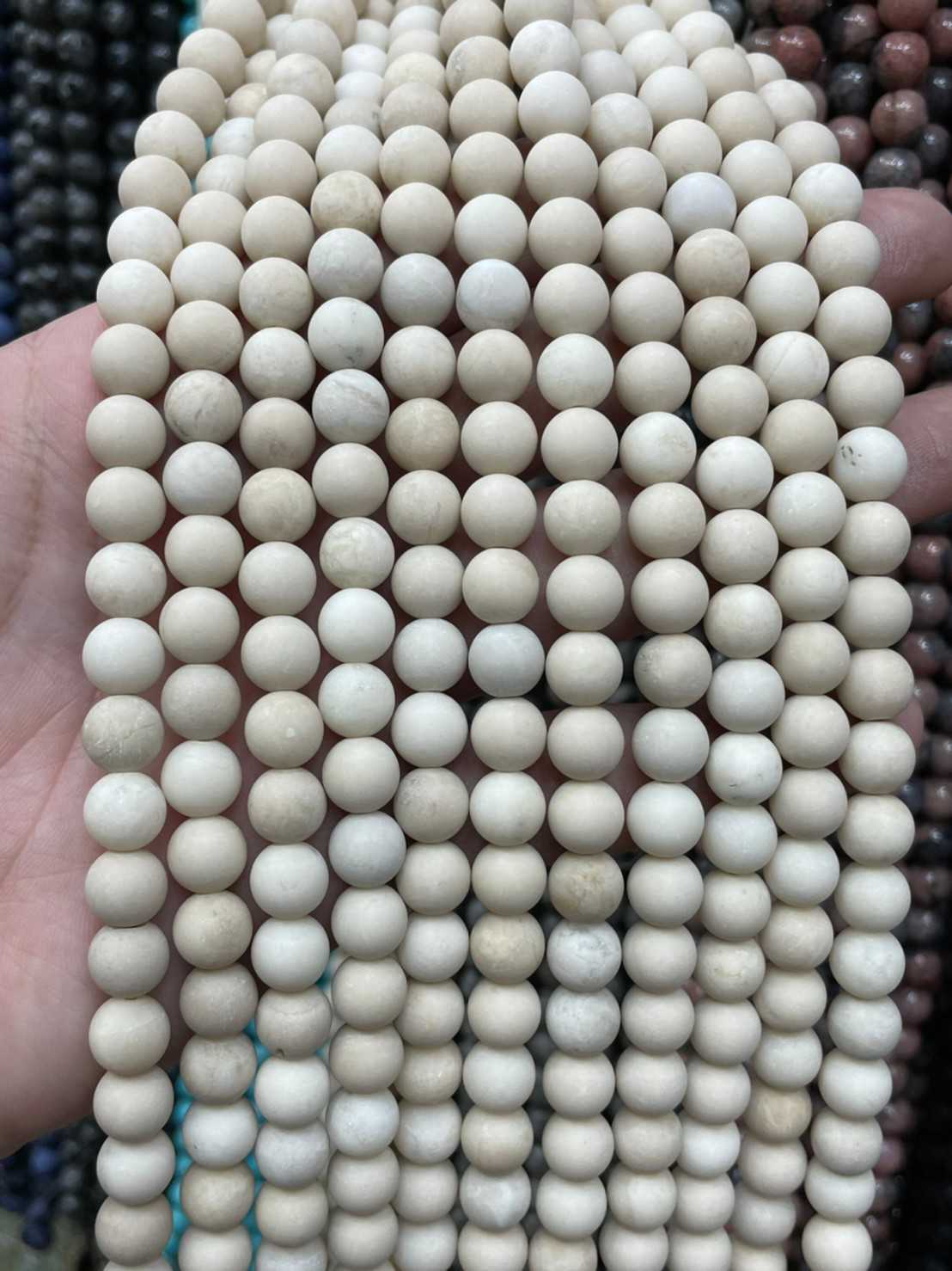 แจสเปอร์ สีงาช้าง (Ivory Jasper) ทรงกลม เส้นยาว