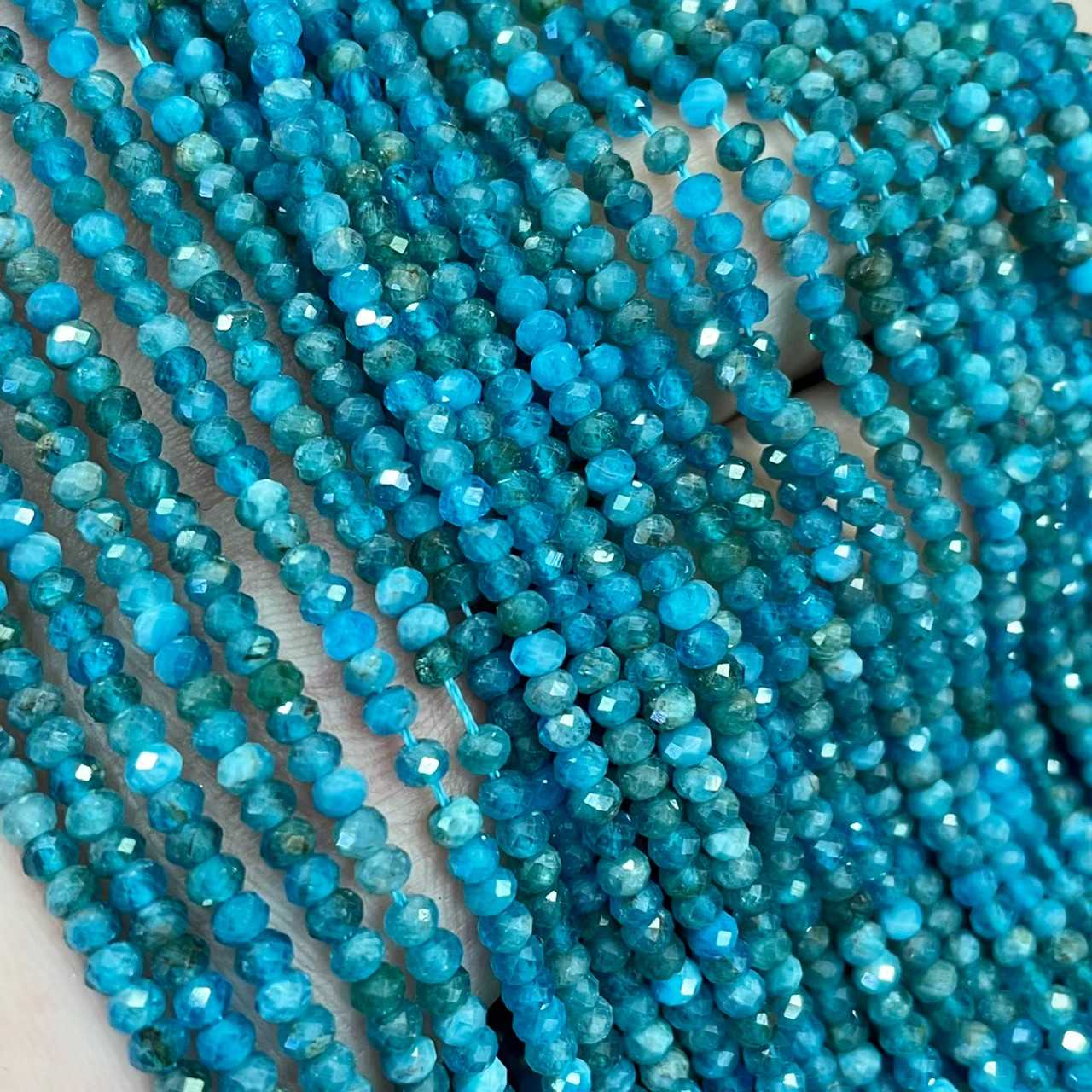 บลูอพาไทด์ (Blue Apatite) 3x2 mm ทรงล้อรถ เจียเหลี่ยม เส้นยาว