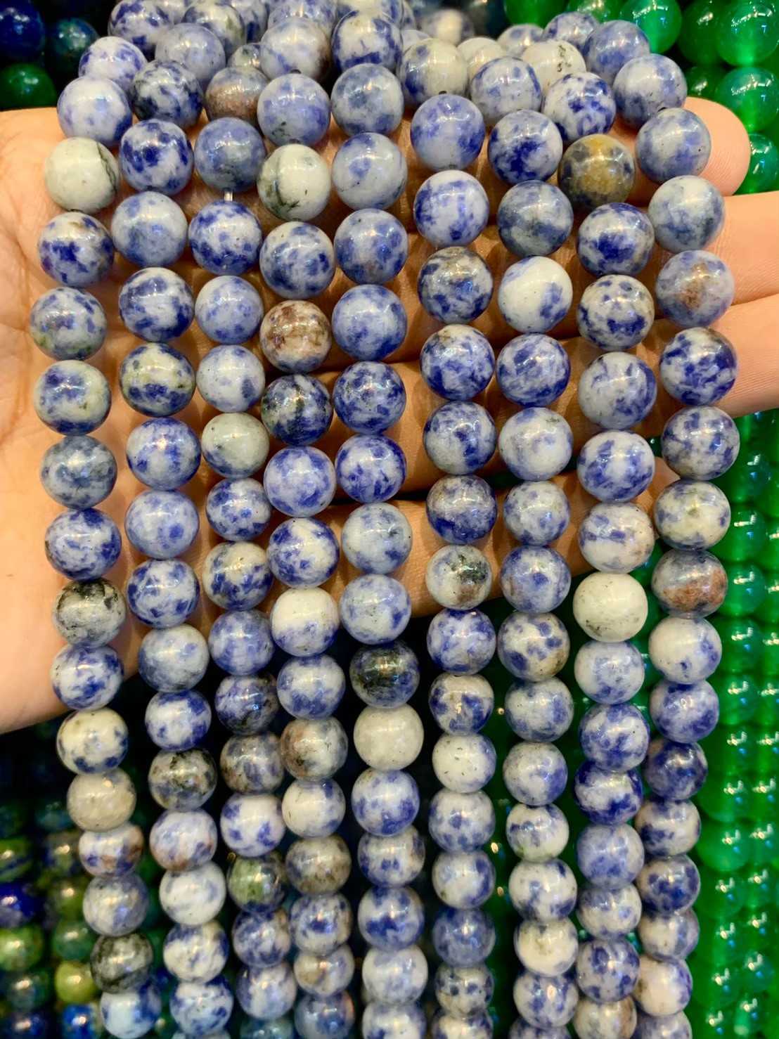โซดาไลท์ สีอ่อน (Light Sodalite) ทรงกลม เส้นยาว