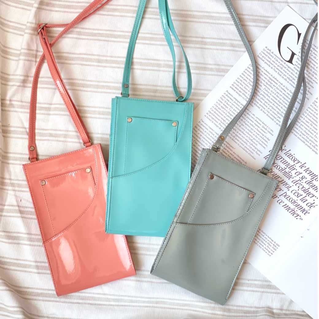 CORA CROSSBODY BAG (กระเป๋ากันน้ำ)