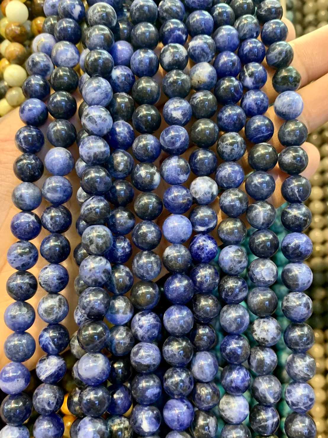 โซดาไลท์ สีเข้ม (Dark Sodalite) ทรงกลม เส้นยาว