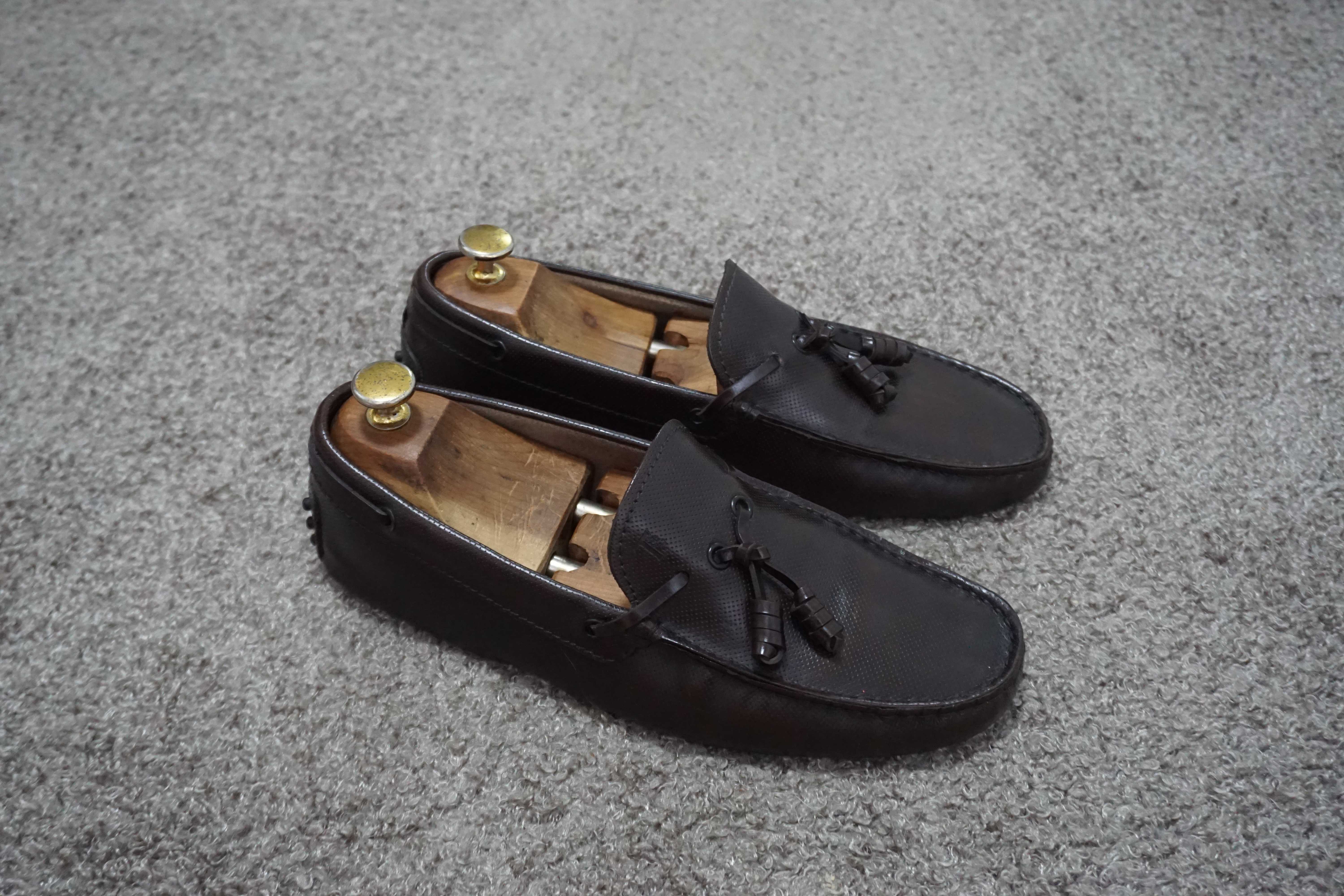 TOD'S Gommino Driving Shoes size 6.5