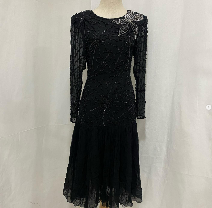 M404 เดรสสั้นสีดำผ้าพริ้ววินเทจ Short Dress Vintage Black