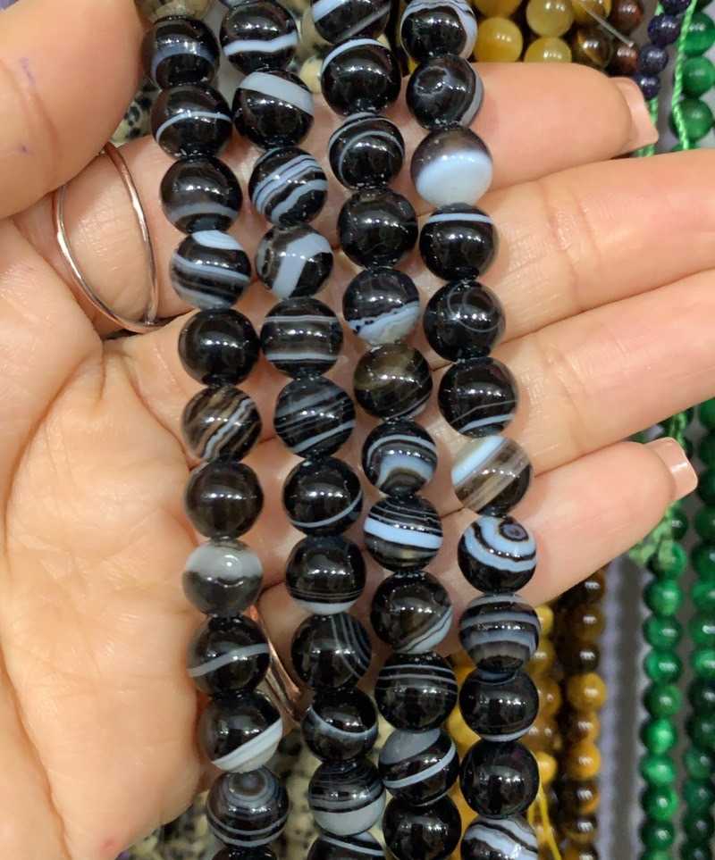 อาเกต สีดำ (Black Agate) ทรงกลม เส้นยาว