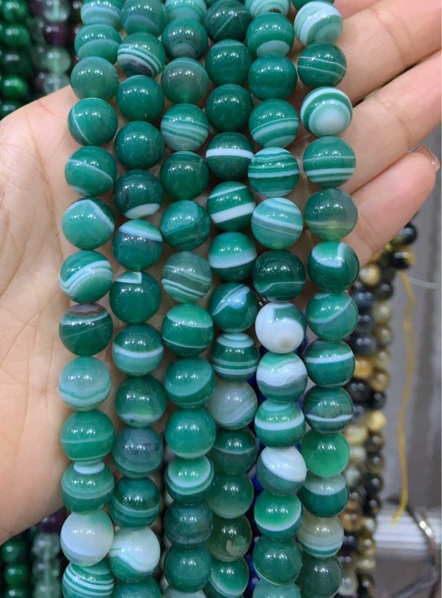 อาเกต สีเขียว (Green Agate) ทรงกลม เส้นยาว