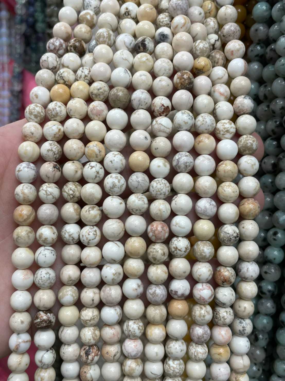 ไวท์ เทอร์คอยส์ (White Turquoise) ทรงกลม เส้นยาว