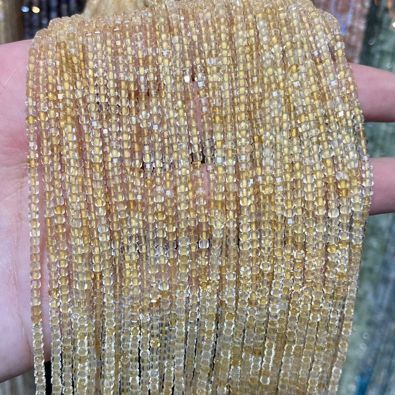 ซิทริน (Citrine) ทรงลูกบาศก์ 2x2 mm เส้นยาว