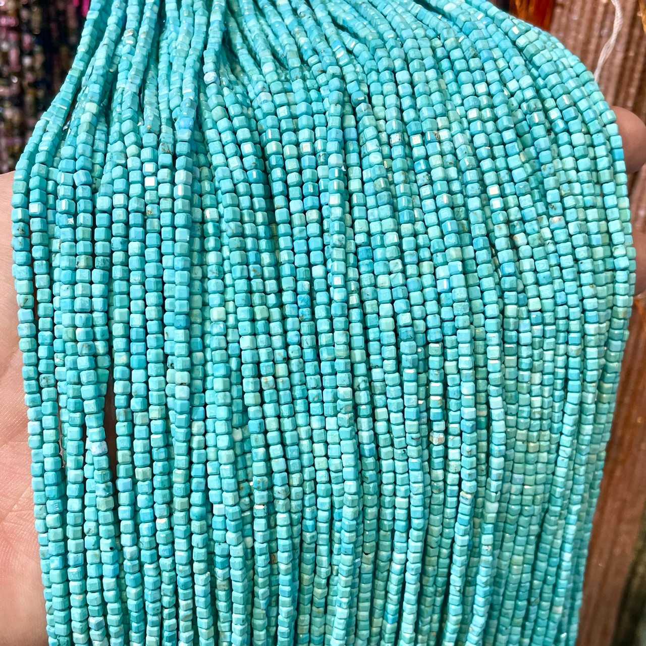 เทอร์ควอยส์ อเมริกา (Turquoise USA) ทรงลูกบาศก์ 2x2 mm เส้นยาว