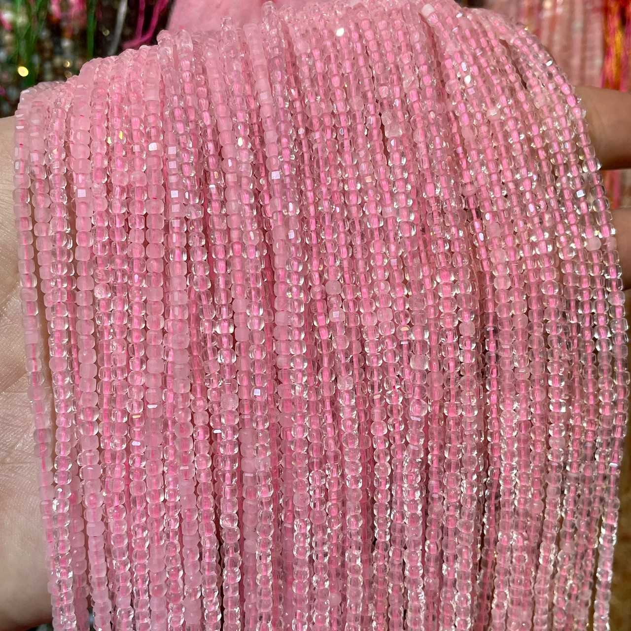 โรสควอตส์ (Rose Quartz) ทรงลูกบาศก์ 2x2 mm เส้นยาว