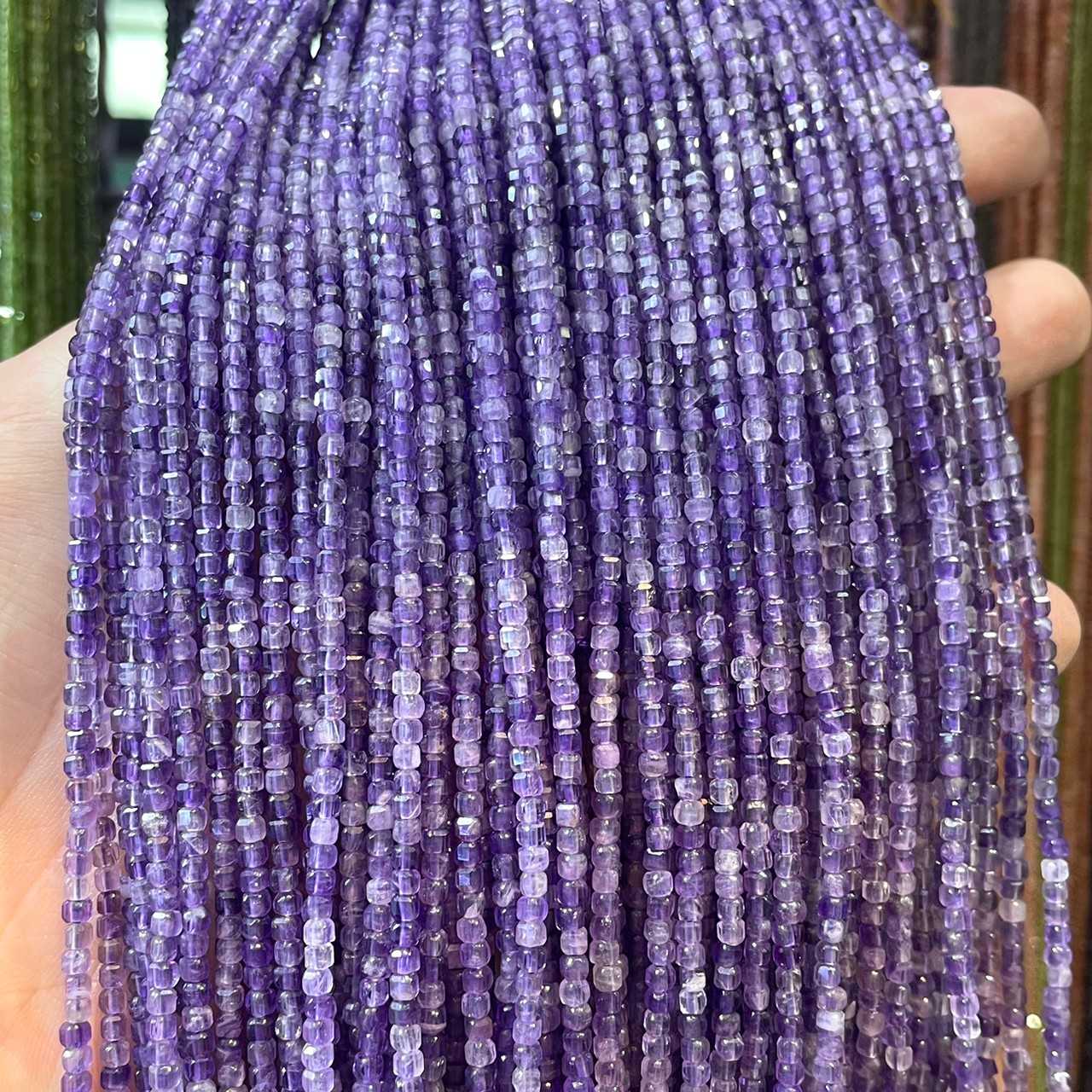 อเมทิสต์ (Amethyst) ทรงลูกบาศก์ 2x2 mm เส้นยาว
