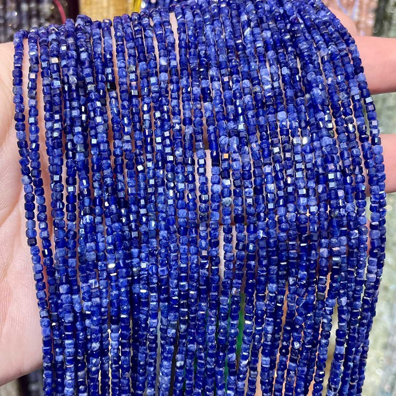 ลาพิสลาซูรี (Lapis lazuli) ทรงลูกบาศก์ 2x2 mm เส้นยาว