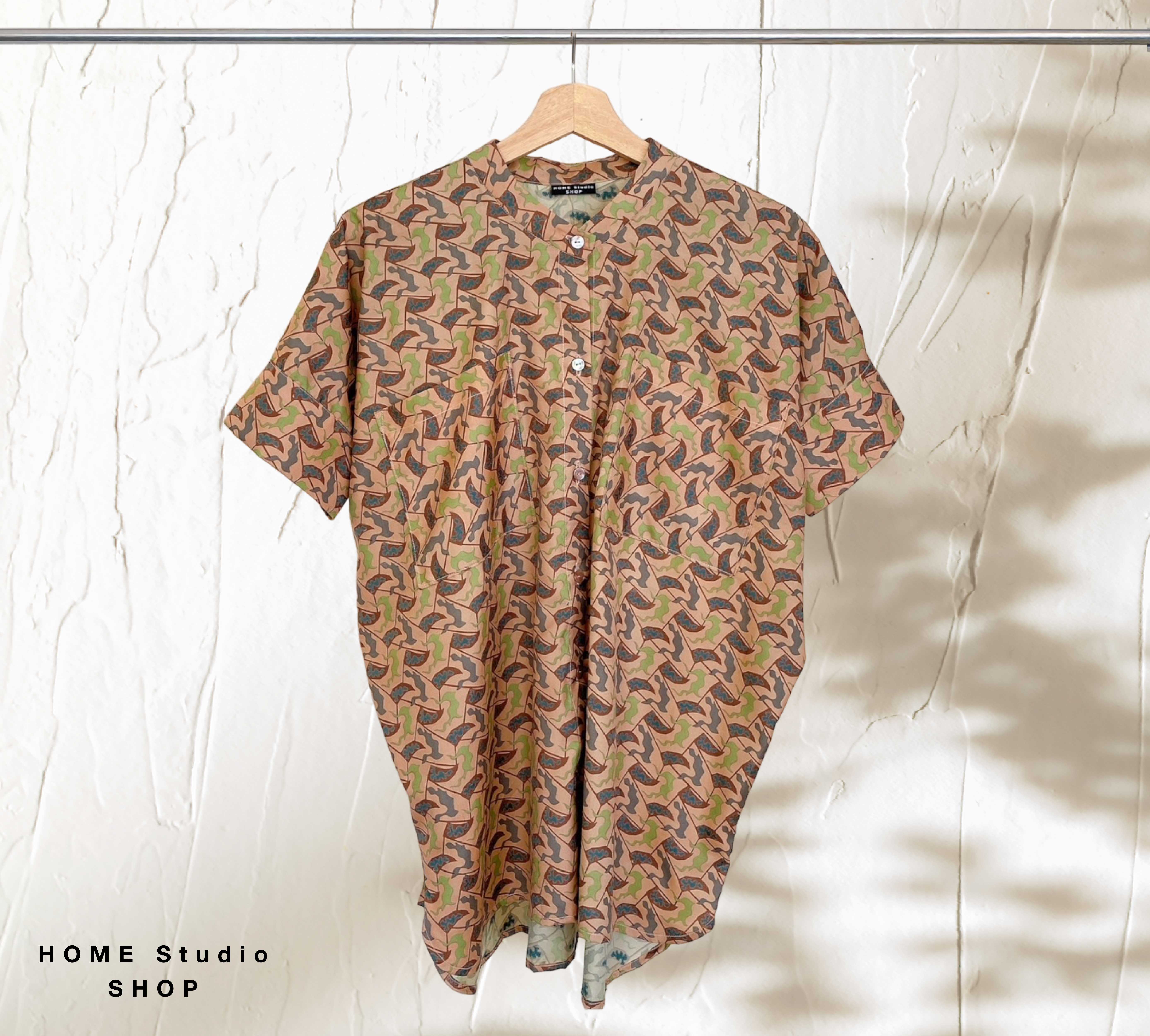 Oversized printed silk blouse: Peach