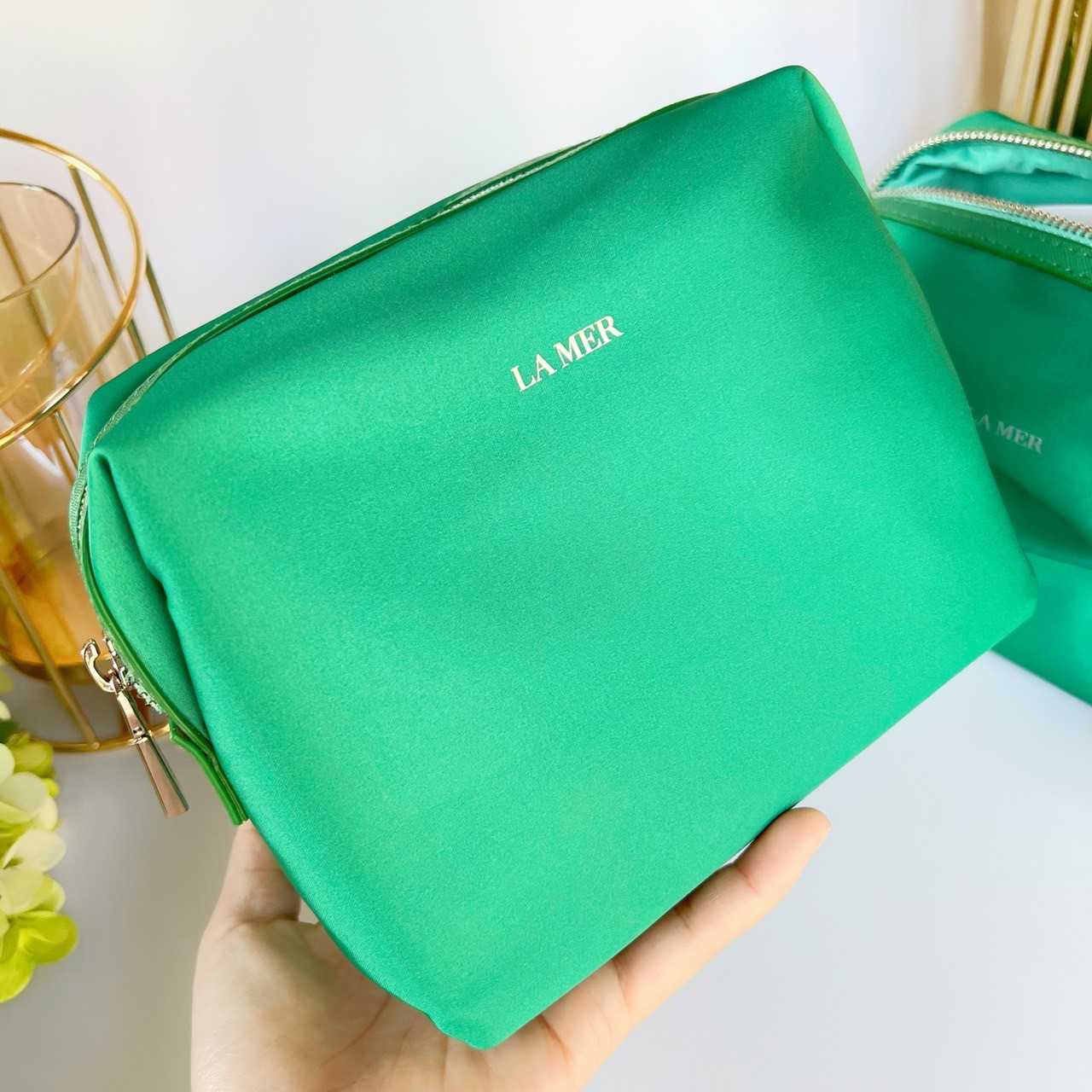 La Mer กระเป๋าเครื่องสำอาง ( ทรงสี่เหลี่ยมอ้วน )