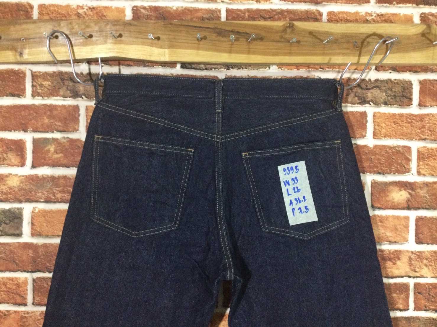 รหัส9395 Uniqlo Jeans(ริมแดง)  Made in Japan เลขกระดุม Uniqlo วัดจริง เอว33