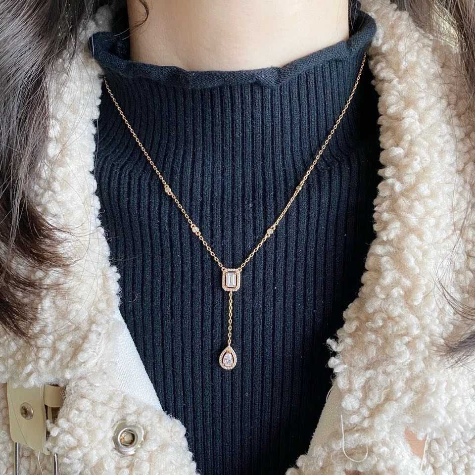 Classy diamond pendant and necklace