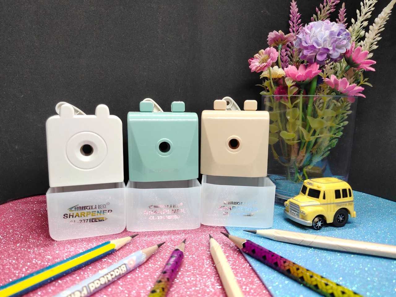 เครื่องเหลาดินสอ แบบ 1 รู มี 3 สีให้เลือก : สีเขียว สีเบจ สีขาว
