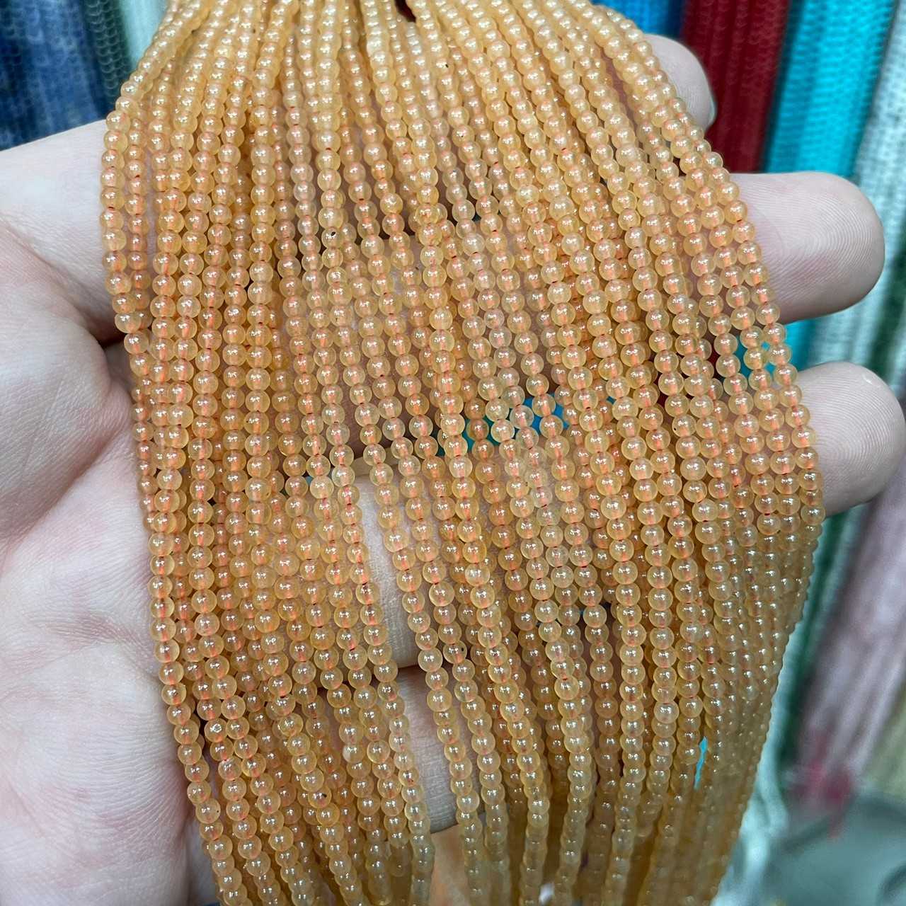 หยกน้ำผึ้ง (Honey Jade) ขนาด 2 mm ทรงกลม เส้นยาว