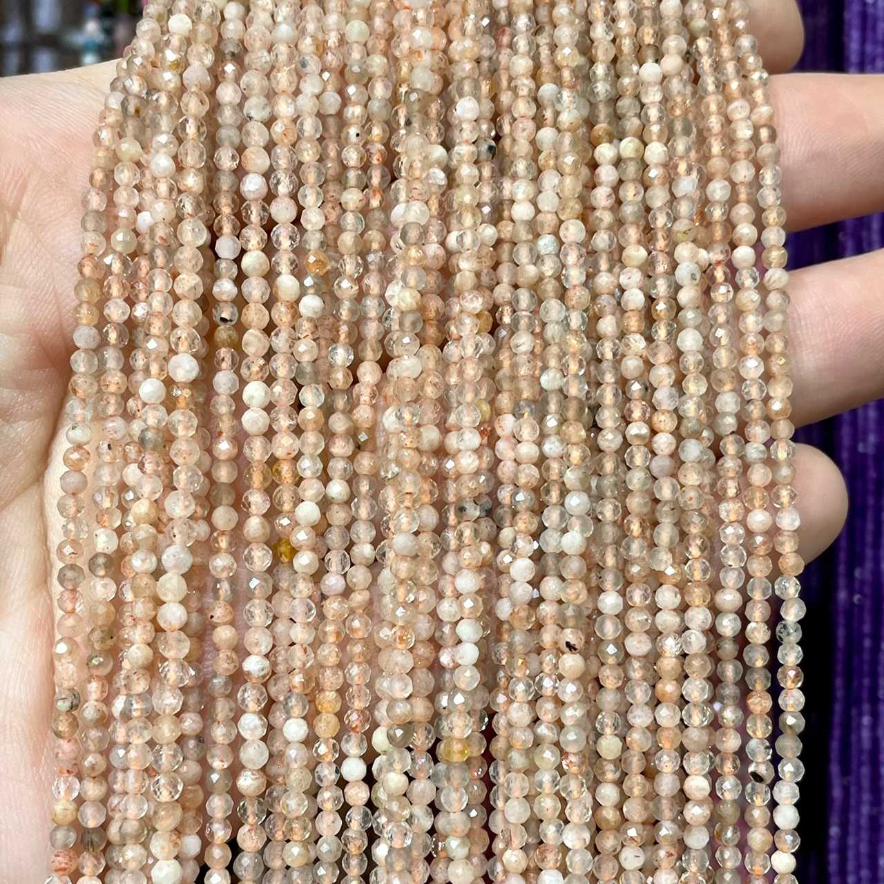 ซันสโตน รวมสี (Mix Sunstone) 2 mm เจียเหลี่ยม เส้นยาว