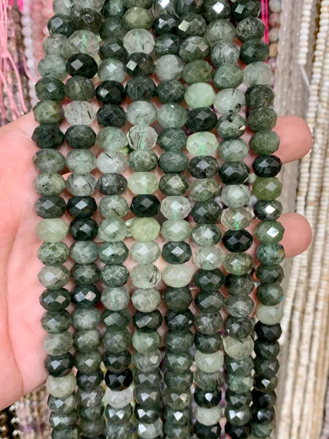 ไหมเขียว ทรงล้อรถ (Green Rutilated) ผิวเจียเหลี่ยมเหลี่ยม เกรด AAA เส้นยาว