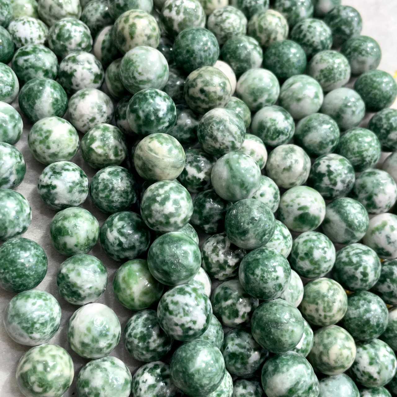 หยกซิงไห่ (Qing Hai Jade) ทรงกลม เส้นยาว