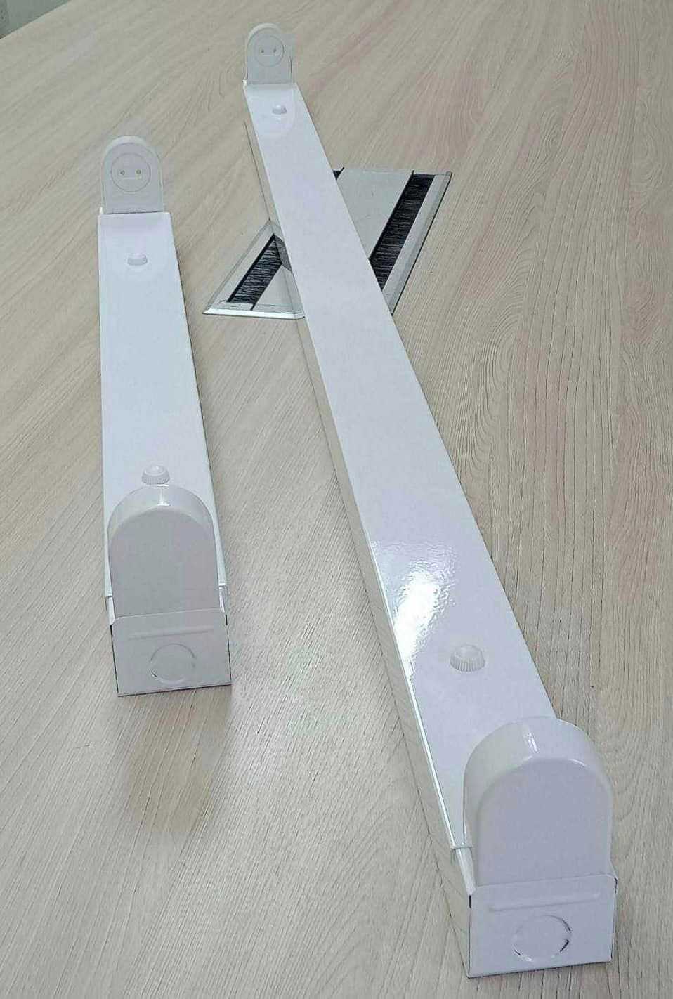 โคมกล่องเหล็กขาโตสปริง T8  บรรจุยกลัง 12 โคม/ลัง