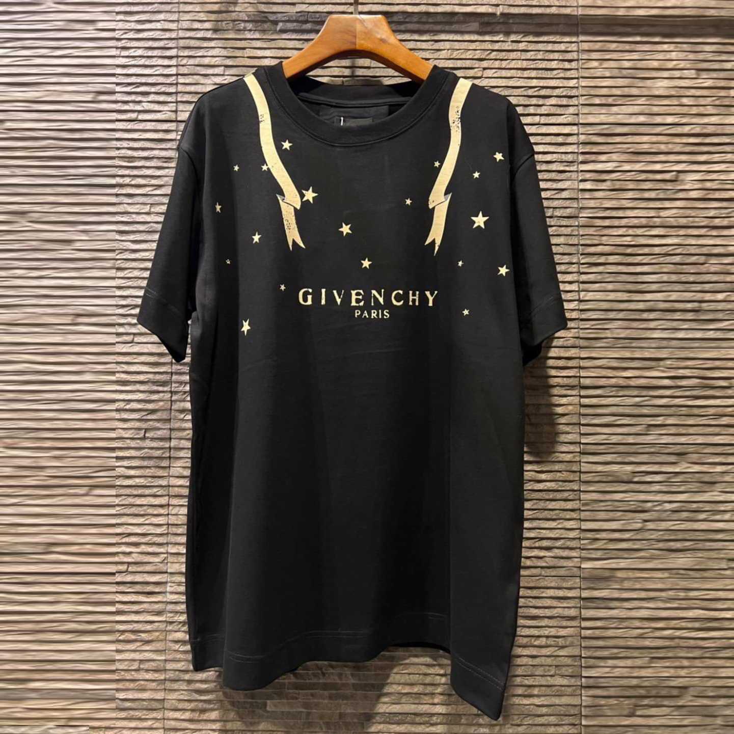 GIVENCHY STAR PRINT COTTON T-SHIRT IN BLACK เสื้อยืดคอกลมแขนสั้น แบรนด์จิวองชี่