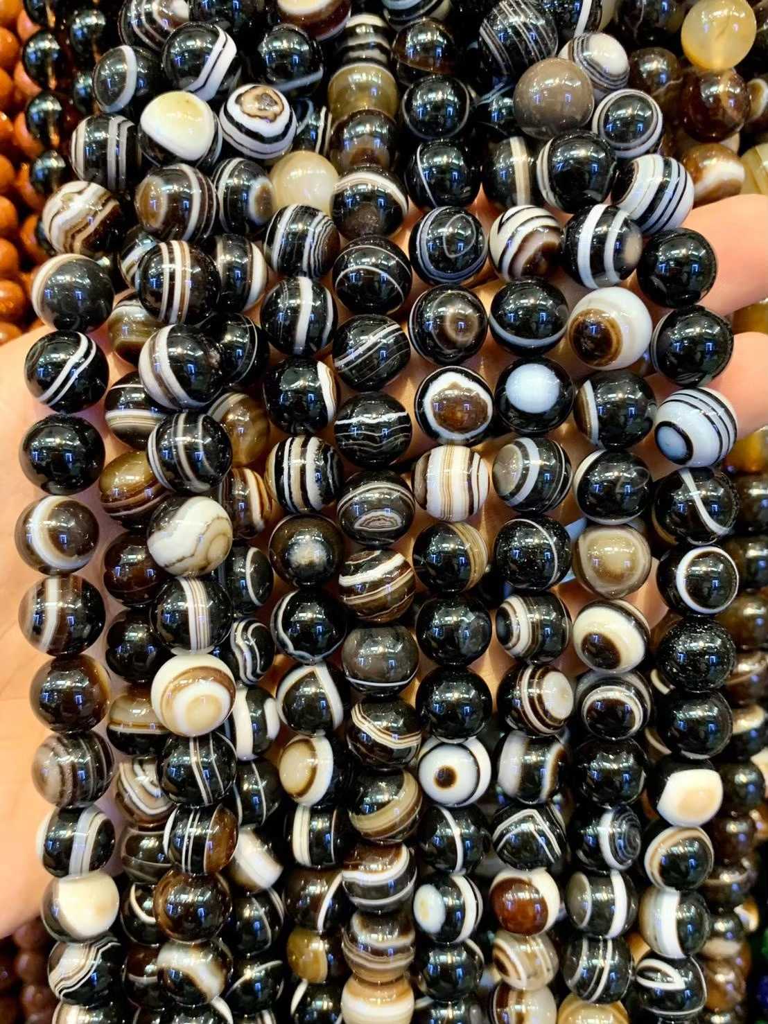 อาเกต ดวงตาสวรรค์ (Black Eyes Agate) ทรงกลม เส้นยาว