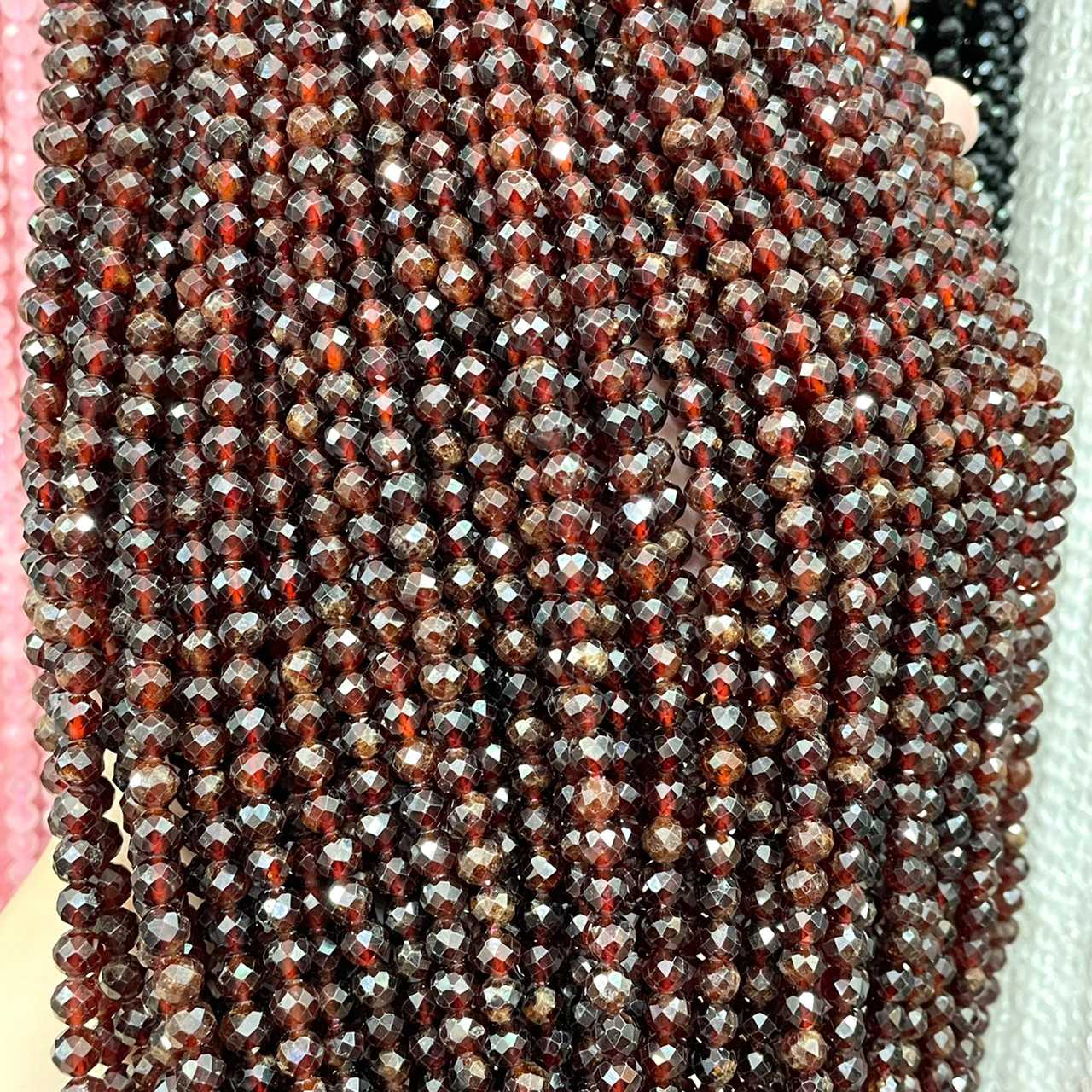 โกเมน โทนเหลือง (Yellow Garnet) 6 mm เจียเหลี่ยม เส้นยาว