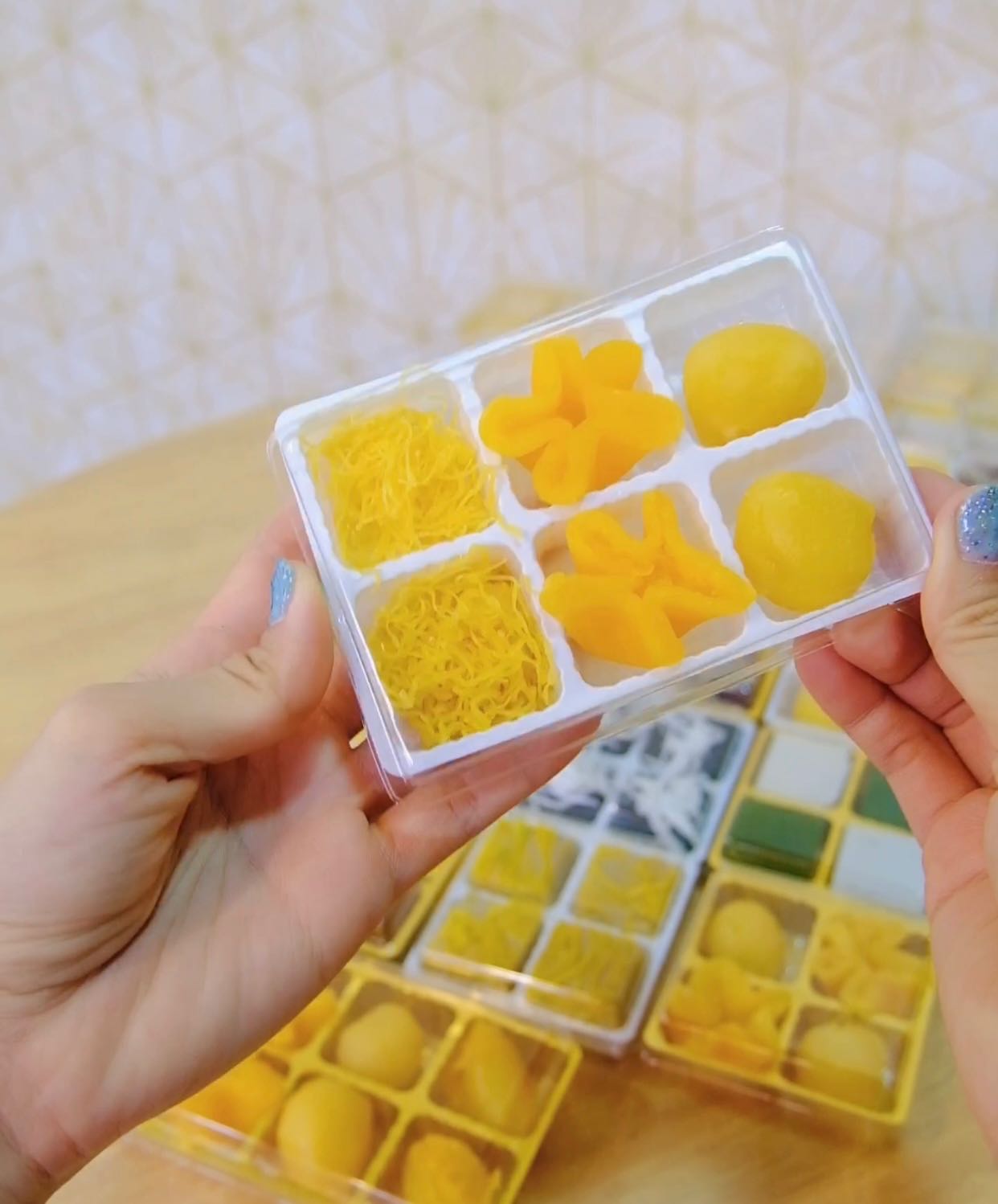 P101BX200WH กล่องช็อคโกแลต 6ช่องฐานขาว รุ่นจิ๋ว(ห่อ50ชุด ลัง1000ชุด)