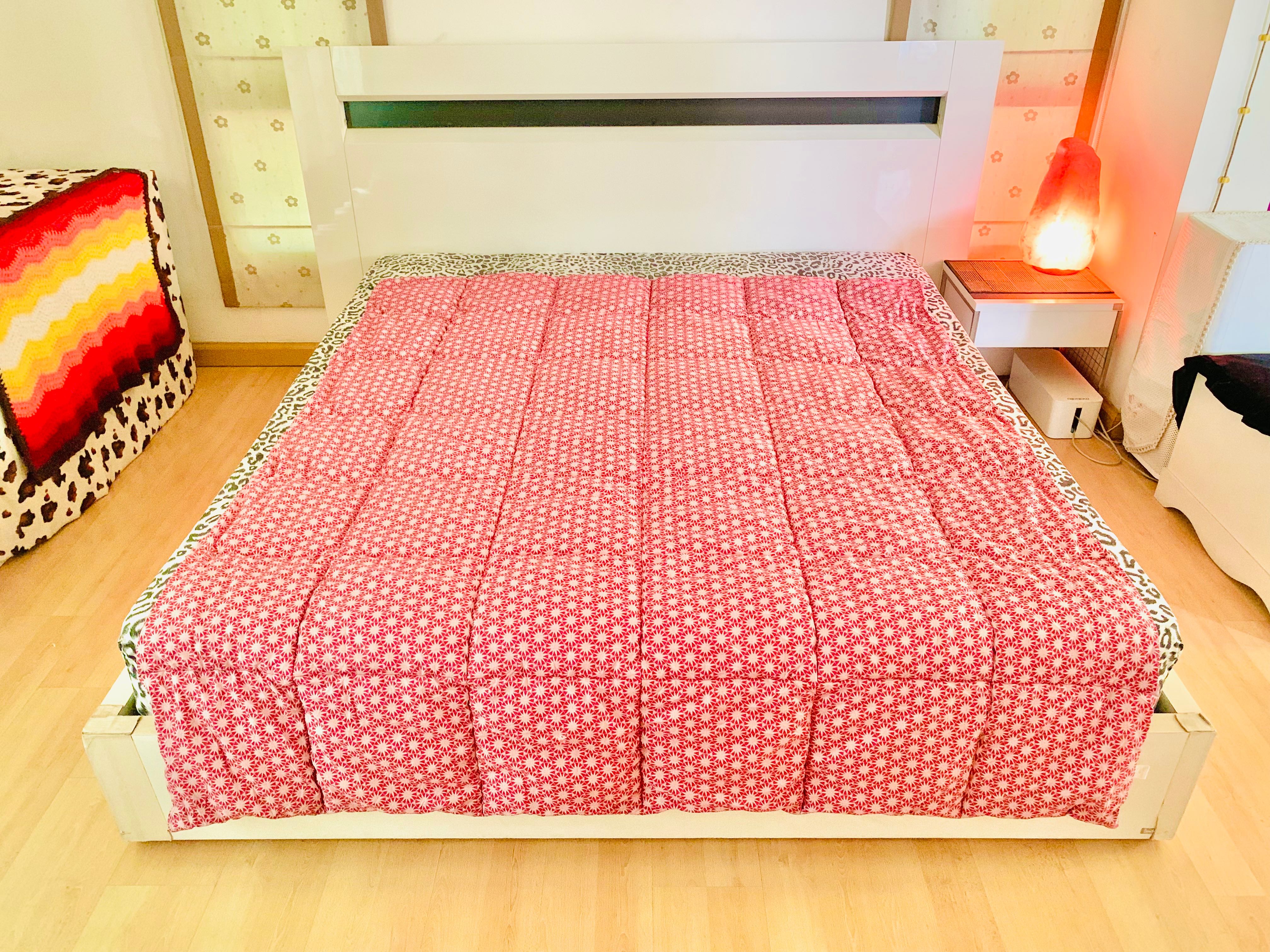 ผ้านวมขนเป็ด ขนาด 5.5ฟุต สีชมพูลายวินเทจ ยี่ห้อ Hue Plus (ใหม่)