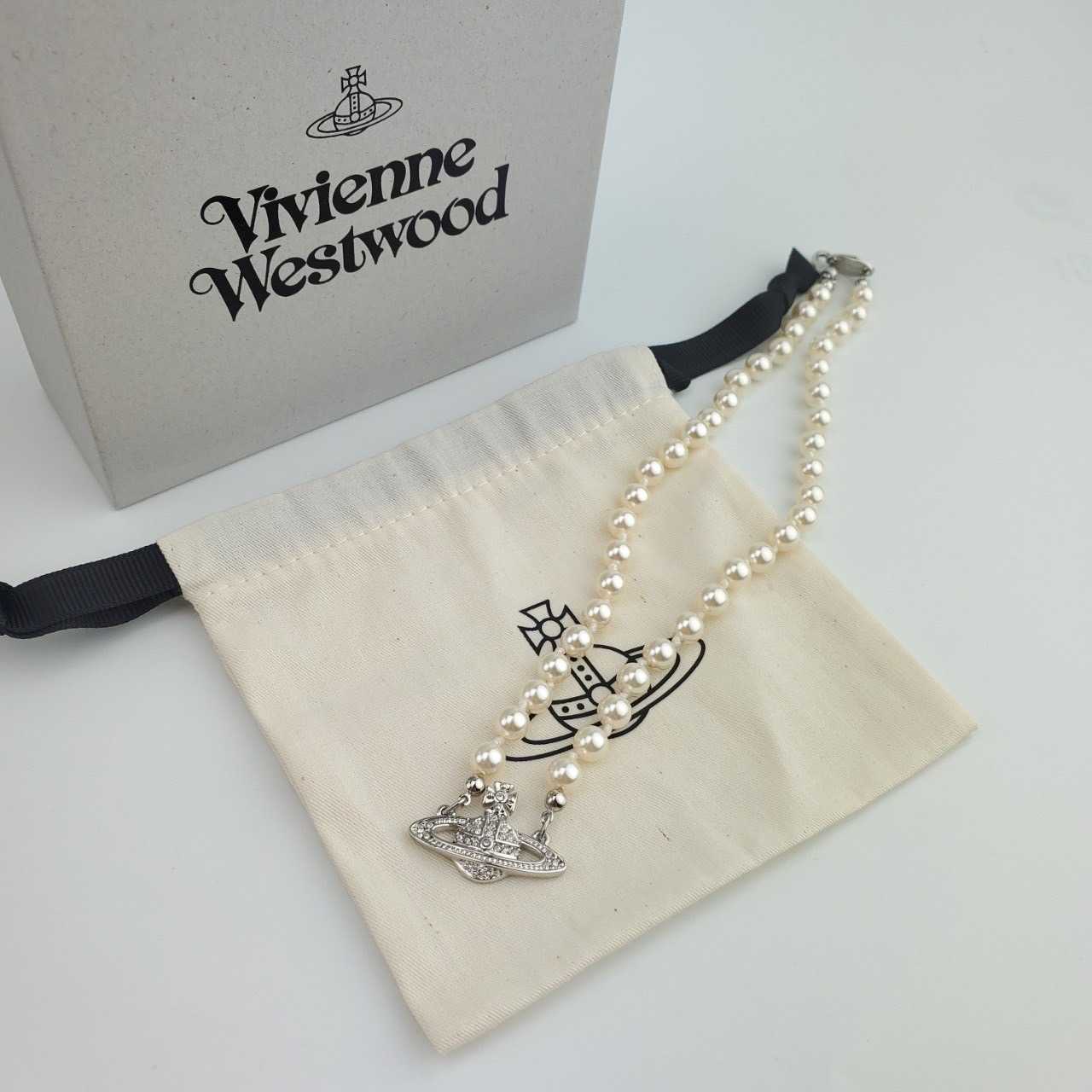 สร้อยคอ Vivienne Westwood Chocker รุ่น Mini Bas Pearl Choker สี Silver ประดับด้วยไข่มุก