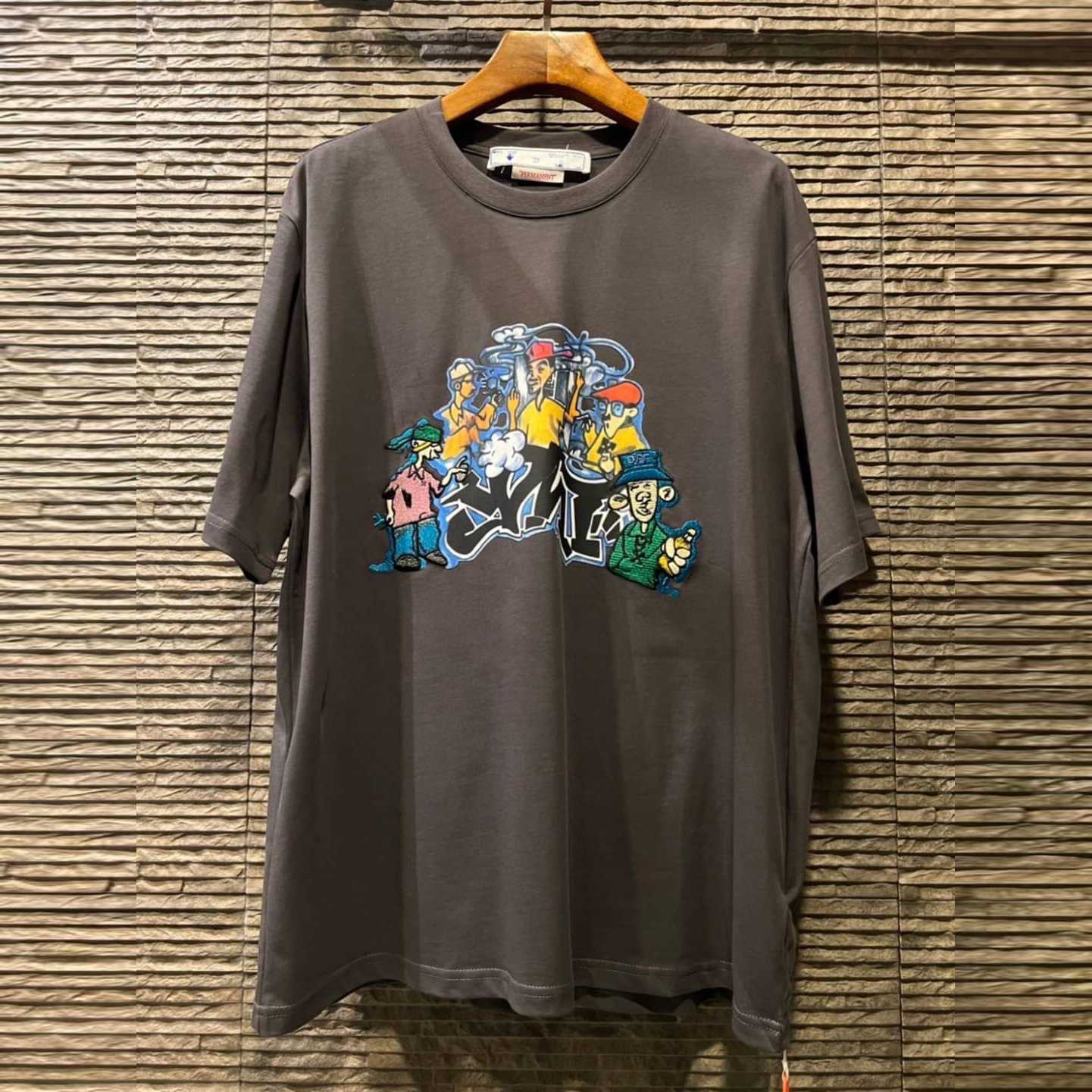 OFF-WHITE GRAFF PUPP OVER SKATE S/S TEE IN DARK GREY เสื้อยืดคอกลมแขนสั้น แบรนด์ออฟไวท์