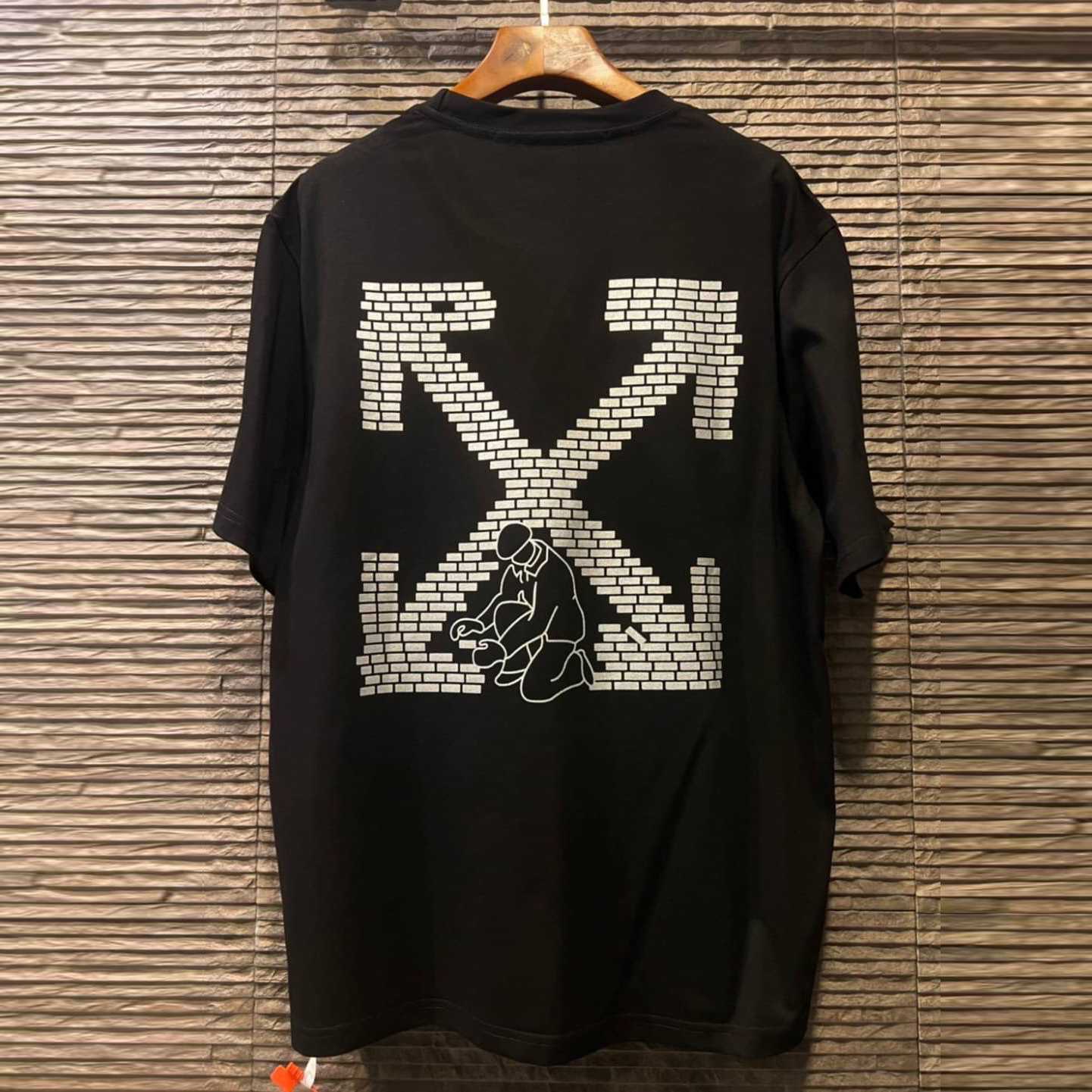 OFF-WHITE BRICKS SLIM SHORT SLEEVE T-SHIRT เสื้อยืดคอกลมแขนสั้น แบรนด์ออฟไวท์ ลูกศร