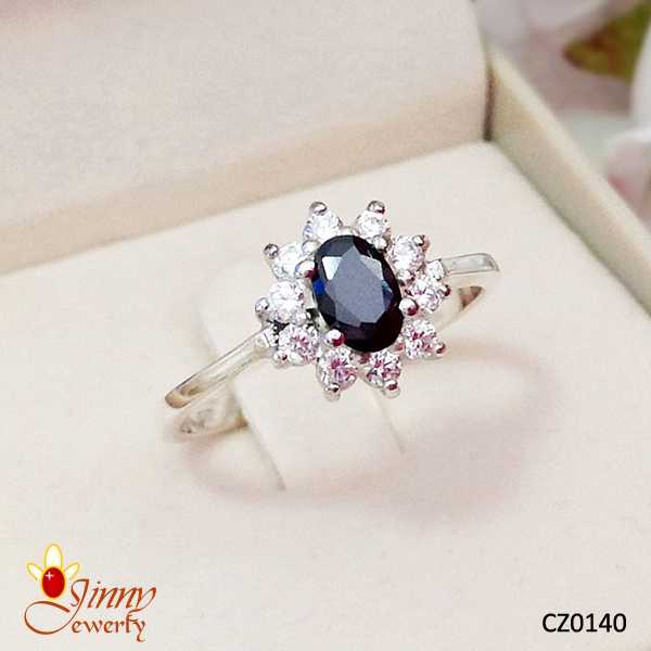 แหวนเงินแท้ 92.5% ประดับเพชร cz รอบวง 10 เม็ด พลอยสีนิล เล่นแสงดีมาก
