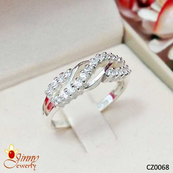 แหวนเงินแท้ 92.5% ประดับเพชรสวิส cz เล่นแสงดี สวยหรู