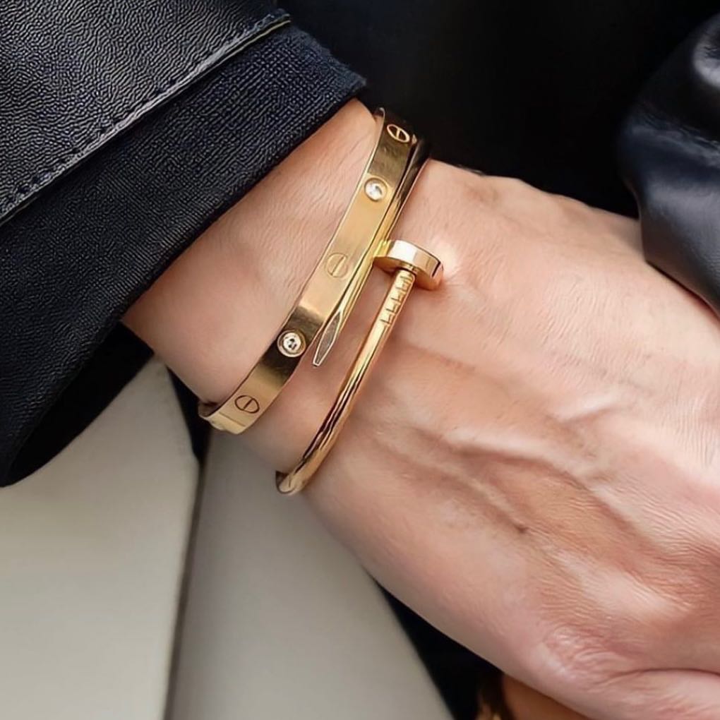 2 stainless steel bracelet  กำไลข้อมือ 2 ชิ้น