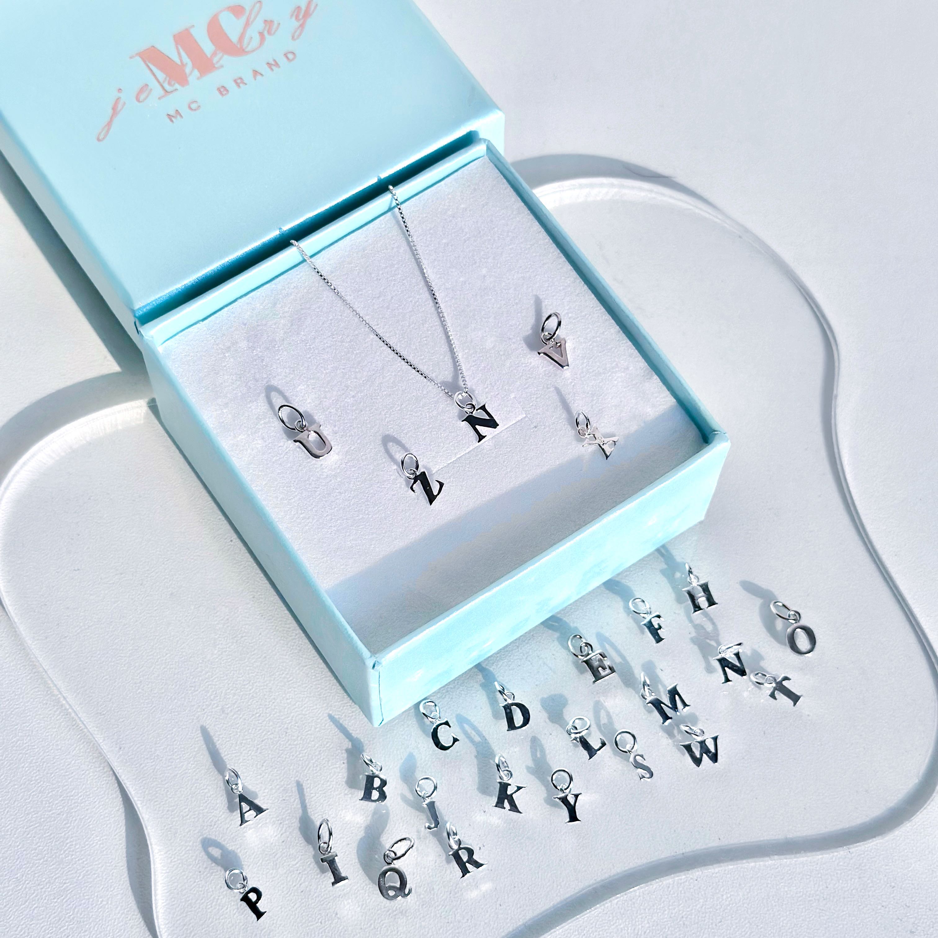 สร้อย+จี้เงินเเท้92.%ตัวอักษรภาษาอังกฤษ O-Z✅ไม่ลอก ไม่แพ้ ✨แถมฟรีกล่องจิวเวลรี่แบรนด์และผ้าเช็ด✨