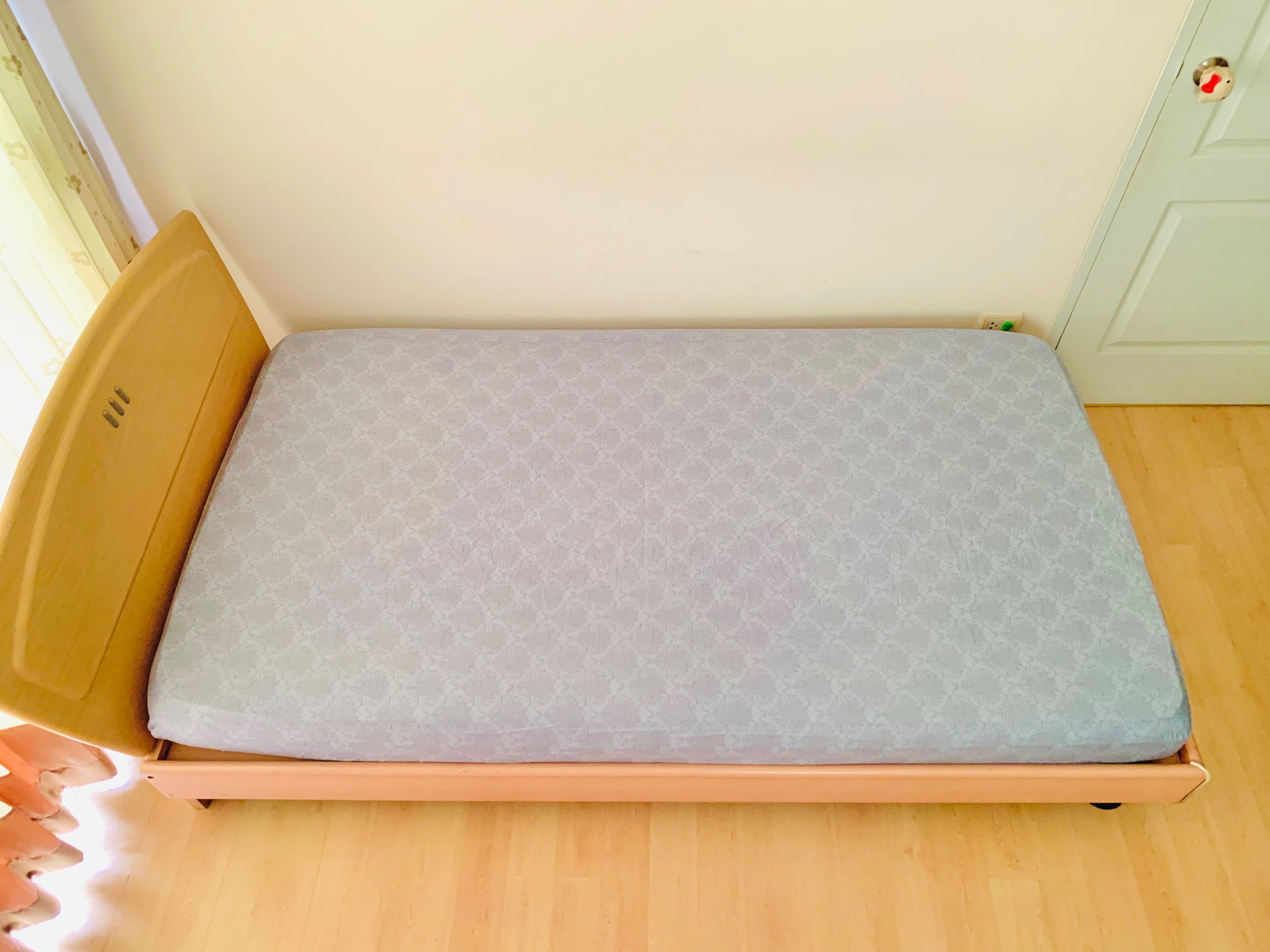 ผ้าปูที่นอนรัดมุม (แบบบาง) ขนาด 3.5ฟุต สีฟ้าอมเทาลายวินเทจ ยี่ห้อ Ebedding (สภาพใหม่) มือสองเกาหลี