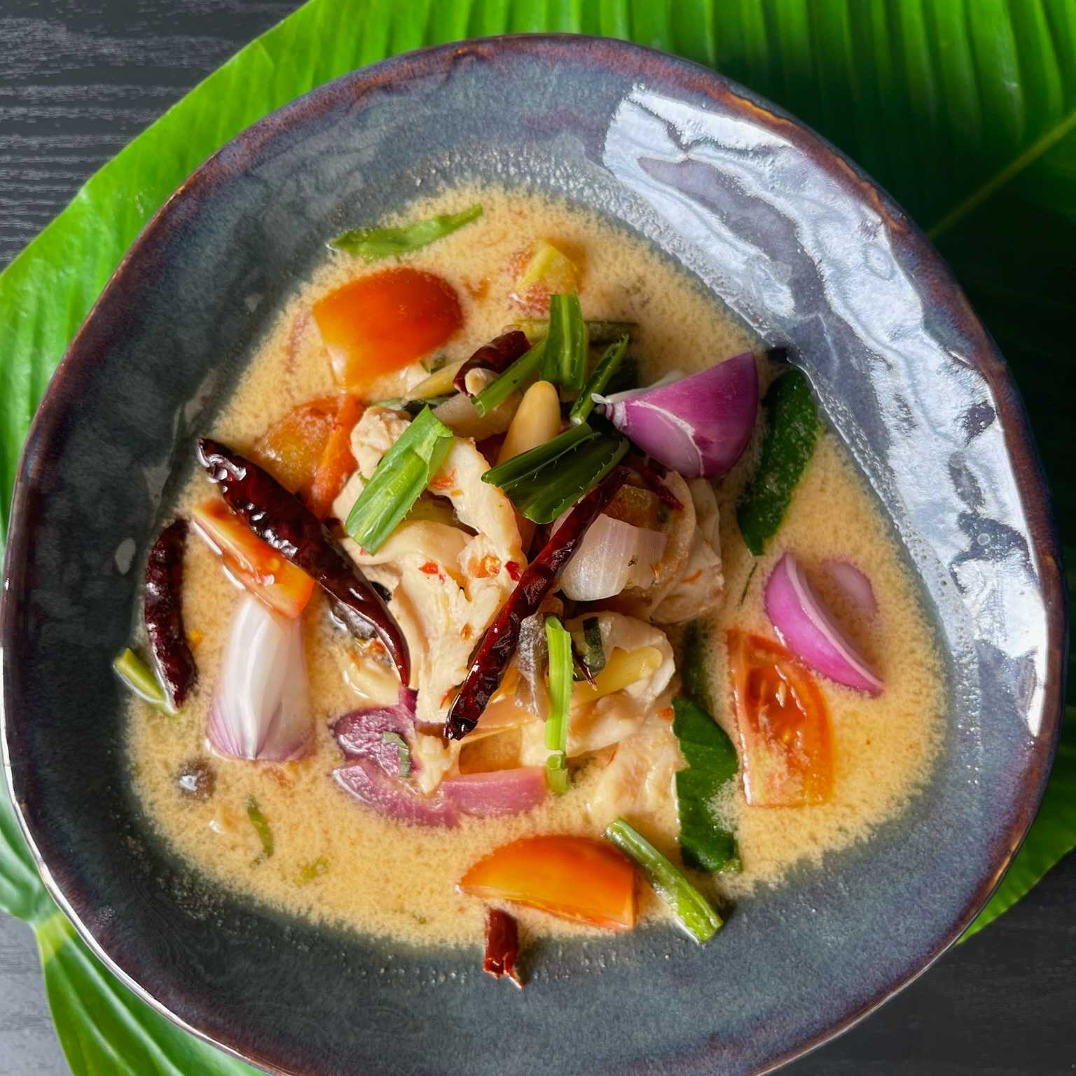 ต้มข่าไก่สูตรนมสด - Tom Kha Gai (หนึ่งในซุปที่ดีที่สุดในโลก)